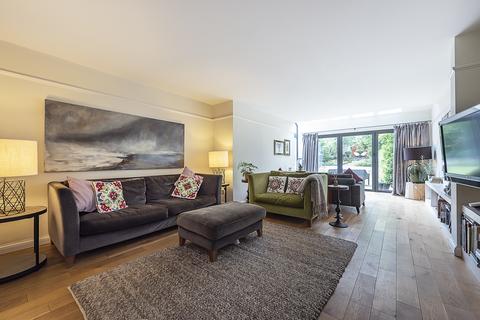 undefined, Gurney Court Road, St. Albans, AL1