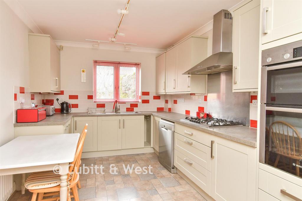 Kitchen / Breakfast Area