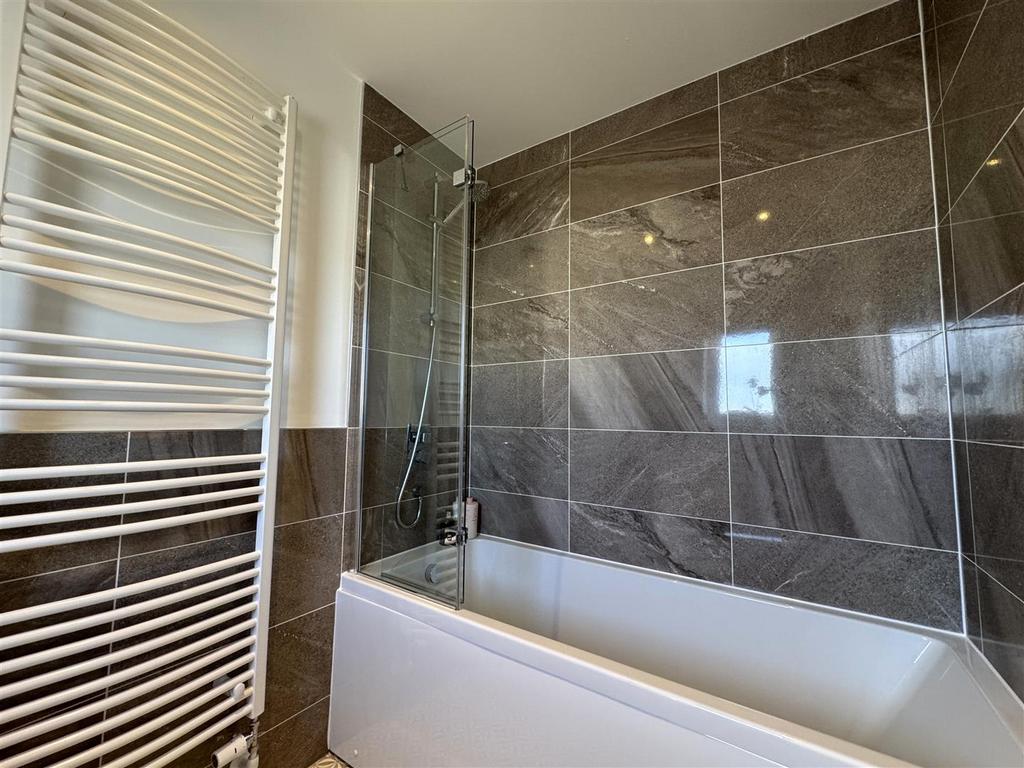 Bathroom 2.jpg