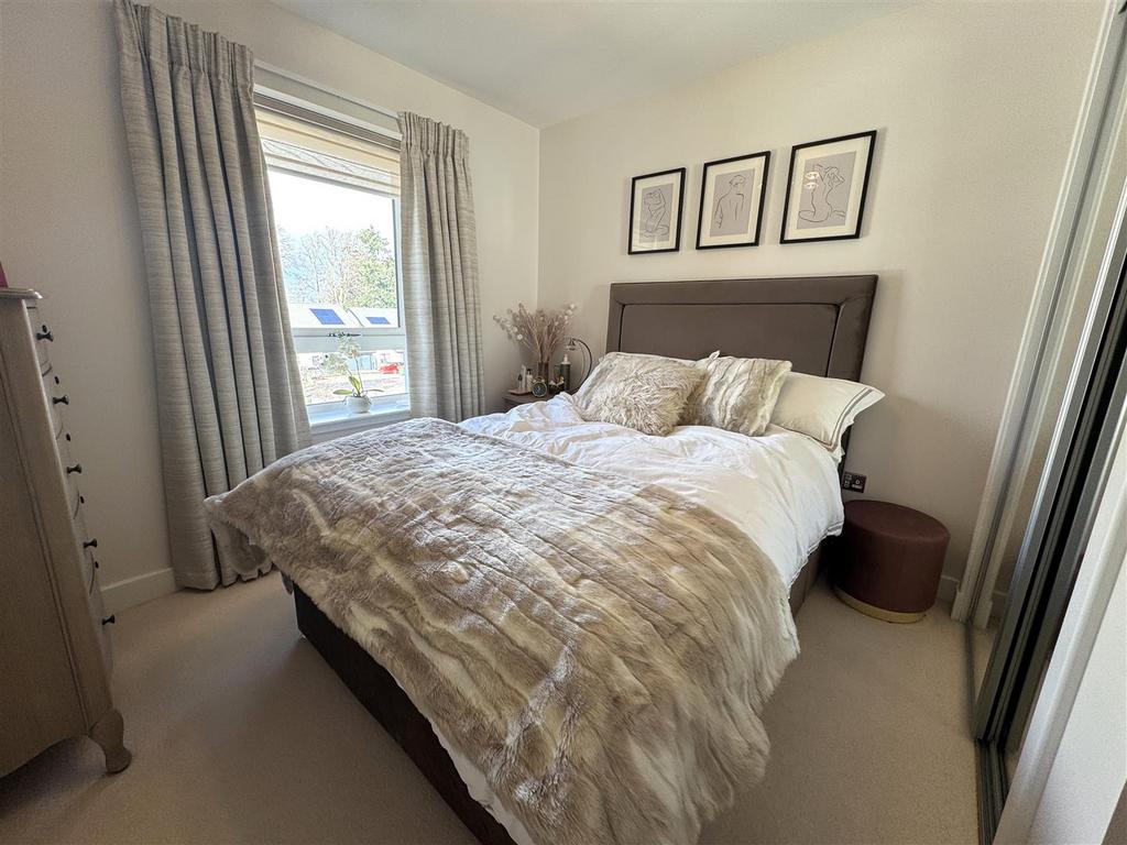 Bedroom 1.jpg