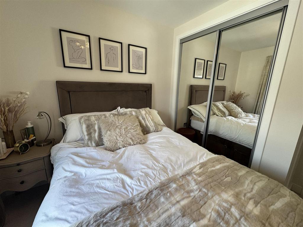 Bedroom 11.jpg