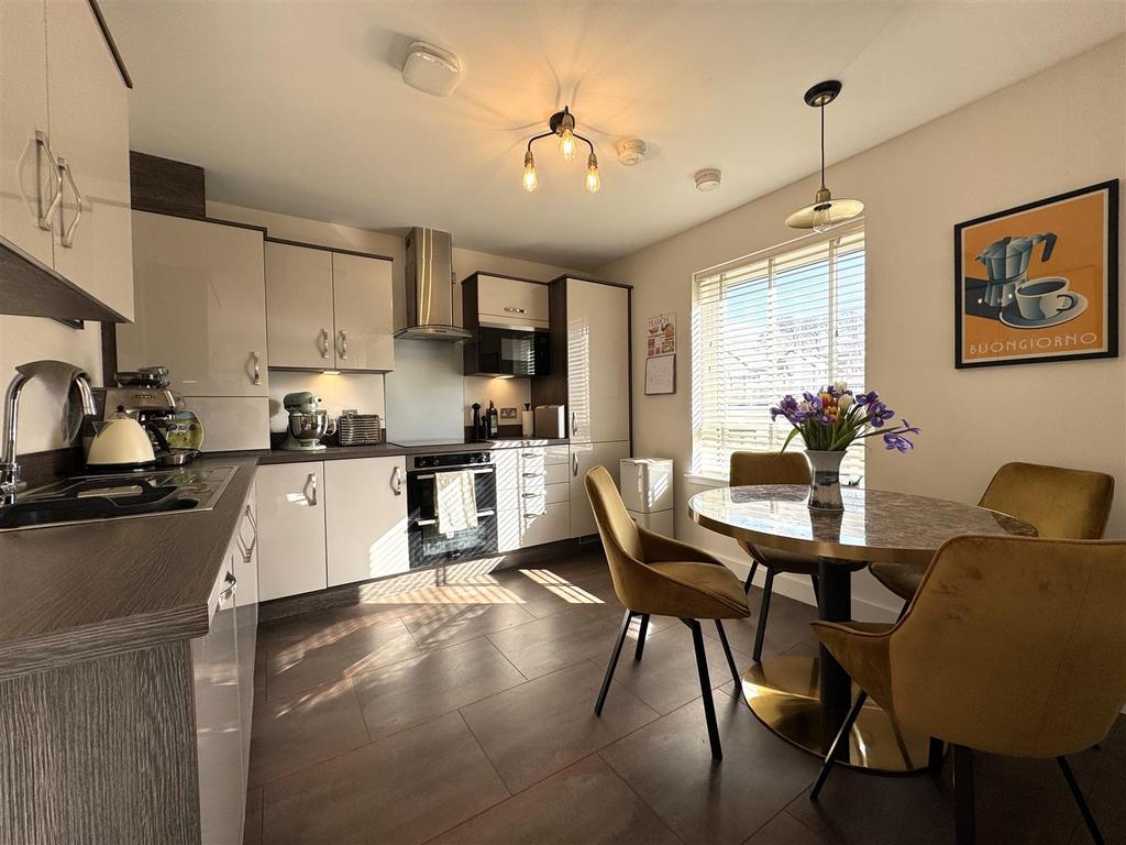 Kitchen dining.jpg