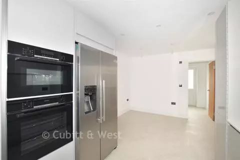 5 bedroom detached house for sale - View 5