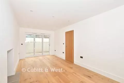 5 bedroom detached house for sale - View 4