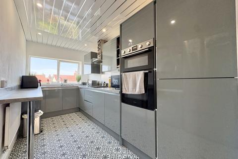 2 bedroom apartment for sale, South Lawn, Blackpool FY4