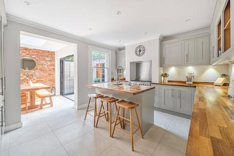 undefined, New Road, Weybridge, KT13