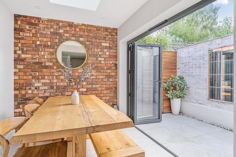 undefined, New Road, Weybridge, KT13