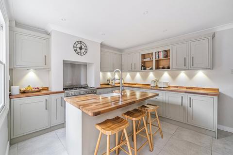 undefined, New Road, Weybridge, KT13