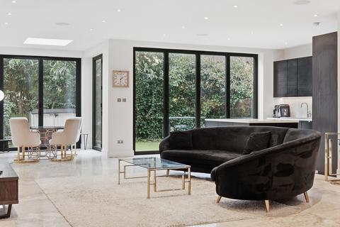 undefined, Sutton Lane South, London, W4