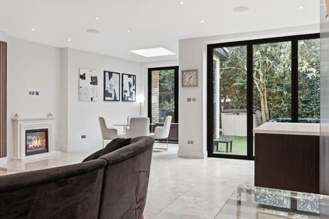 undefined, Sutton Lane South, London, W4