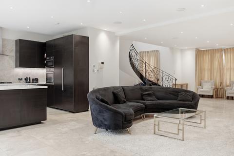 undefined, Sutton Lane South, London, W4