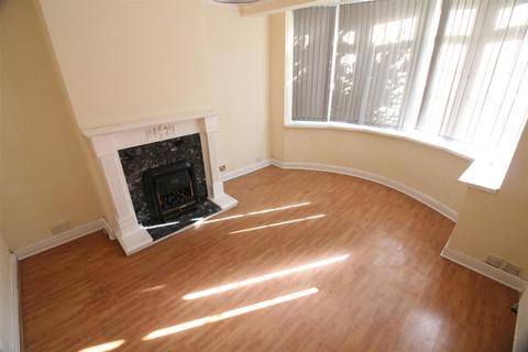 1 bedroom in a house share to rent, Twyford Abbey Road, London
