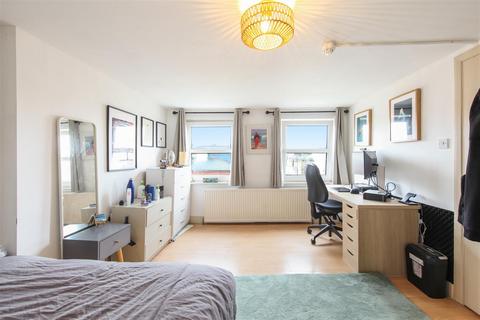 3 bedroom flat to rent, Frithville Gardens, Shepherds Bush