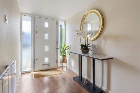 4 bedroom detached house for sale, Heath Close, Herts EN6