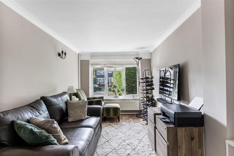 4 bedroom detached house for sale, Heath Close, Herts EN6