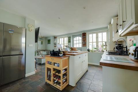 4 bedroom semi-detached house for sale, St. Andrews Road, Burgess Hill, RH15