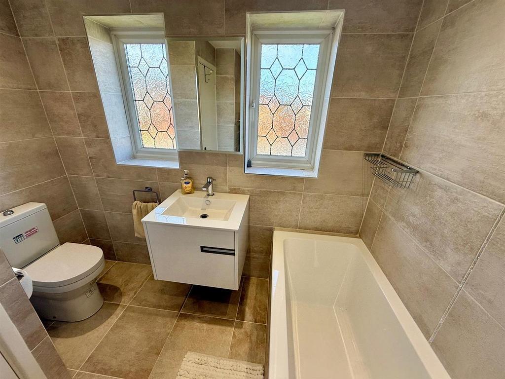 WD4 Bathroom2.jpg