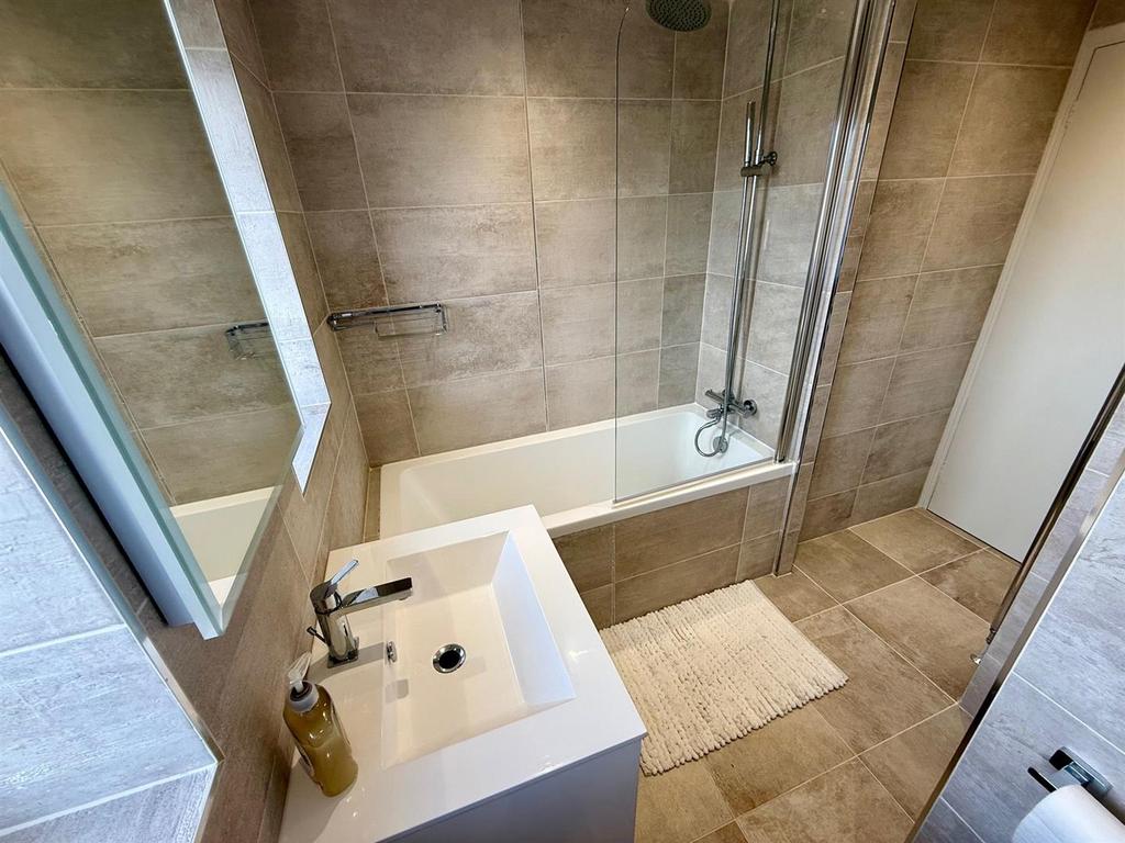 WD4 Bathroom.jpg