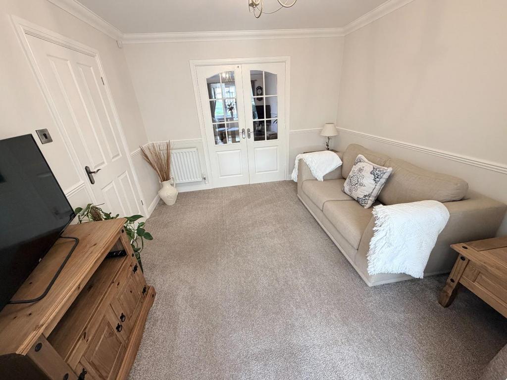 Sitting / dining room