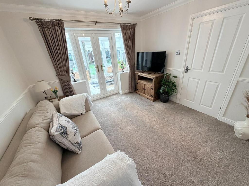 Sitting / dining room
