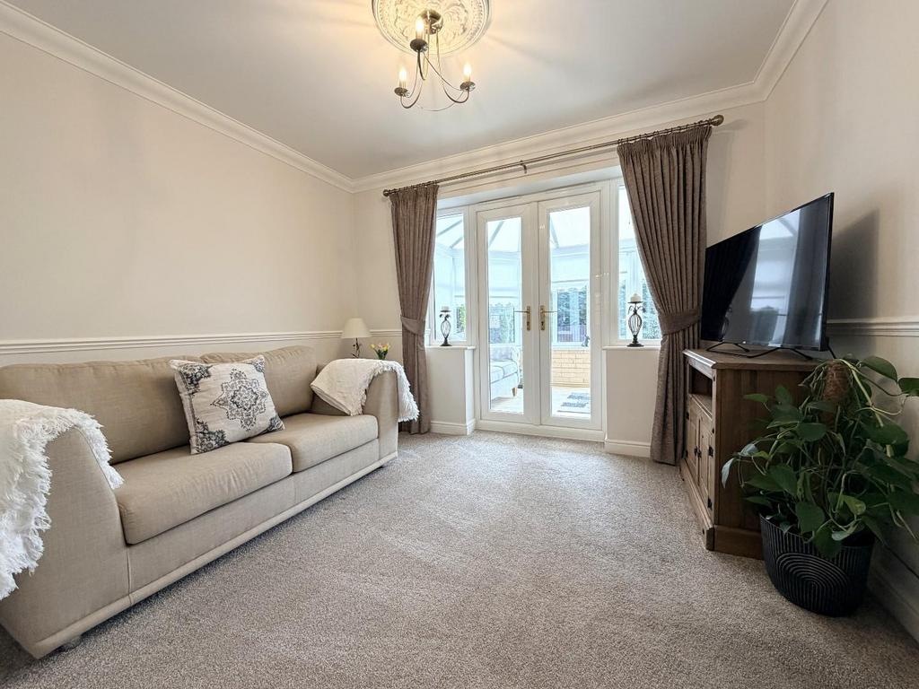 Sitting / dining room