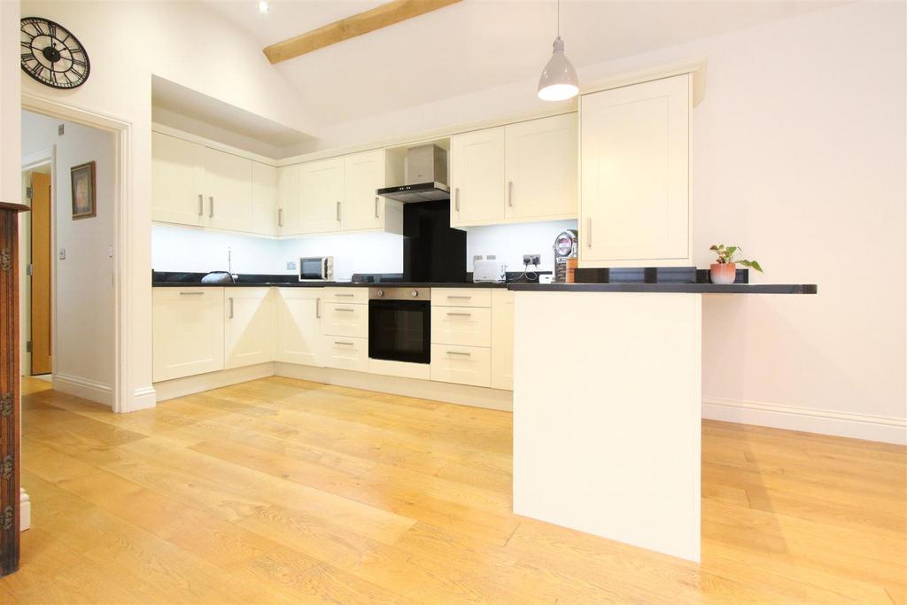 Kitchen 2.jpg
