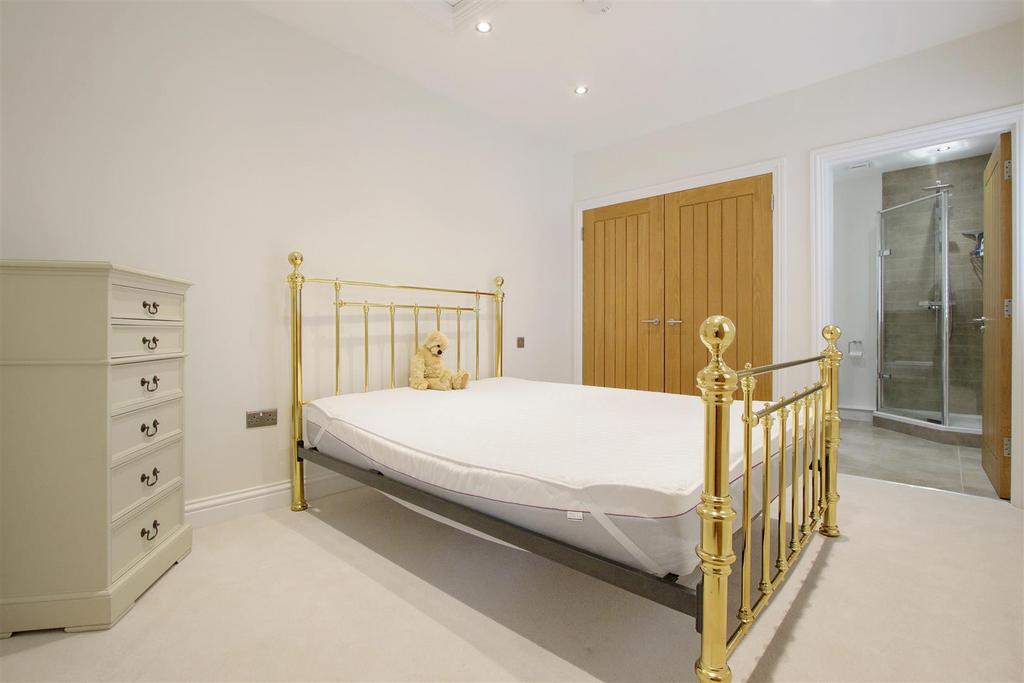 Bedroom 1.jpg
