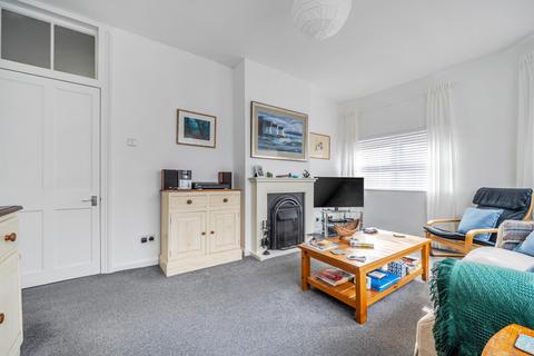 4 bedroom end of terrace house for sale, Guildford Road, Farnham, GU9