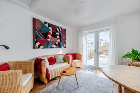 4 bedroom end of terrace house for sale, Guildford Road, Farnham, GU9