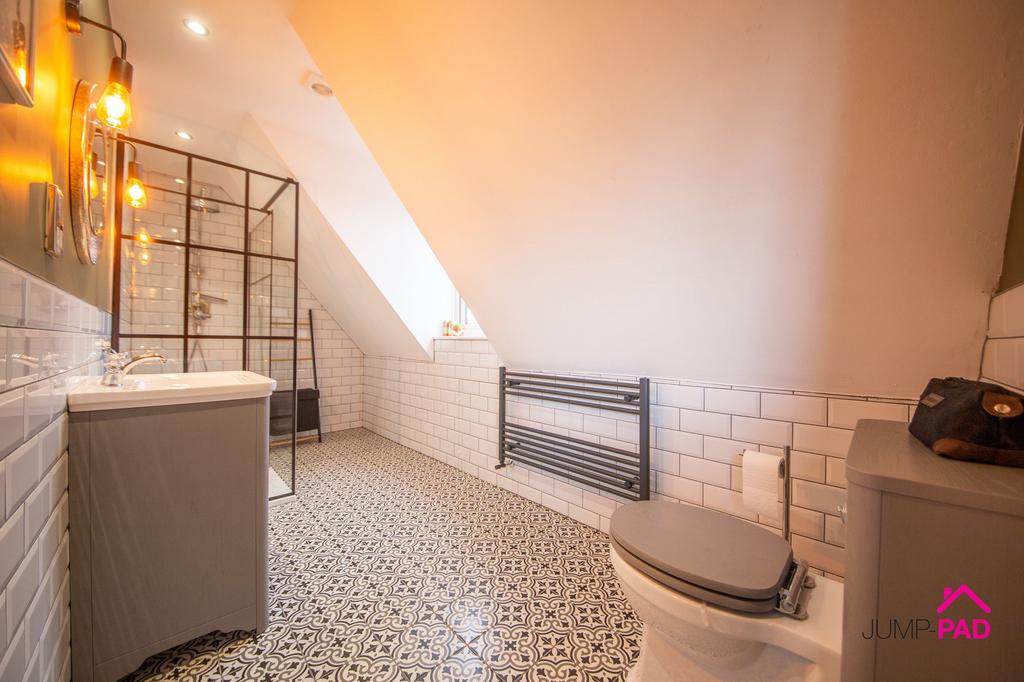 2 nd floor bathroom
