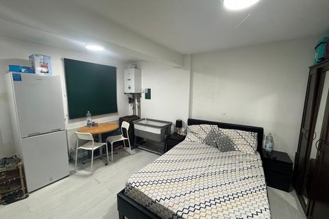 undefined, Mitcham CR4