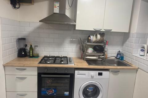 undefined, Mitcham CR4