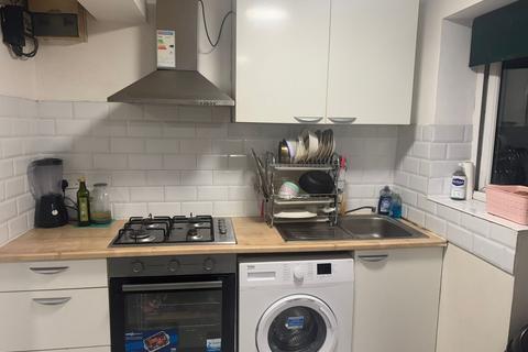 undefined, Mitcham CR4