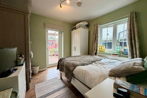 1 bedroom flat to rent, London SW19