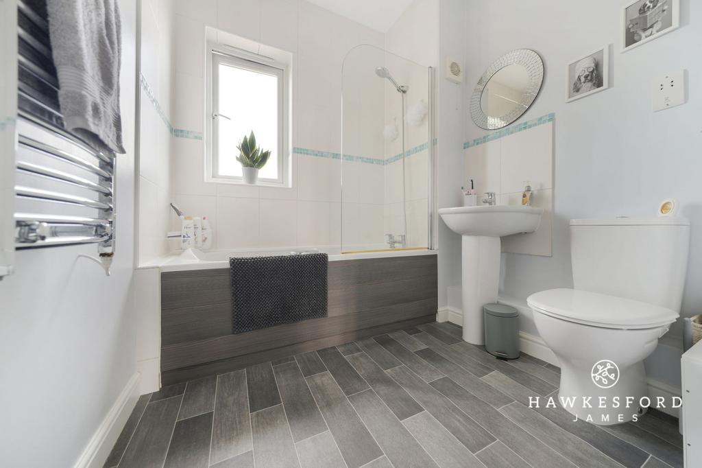 Emerald Crescent, Sittingbourne - Bathroom