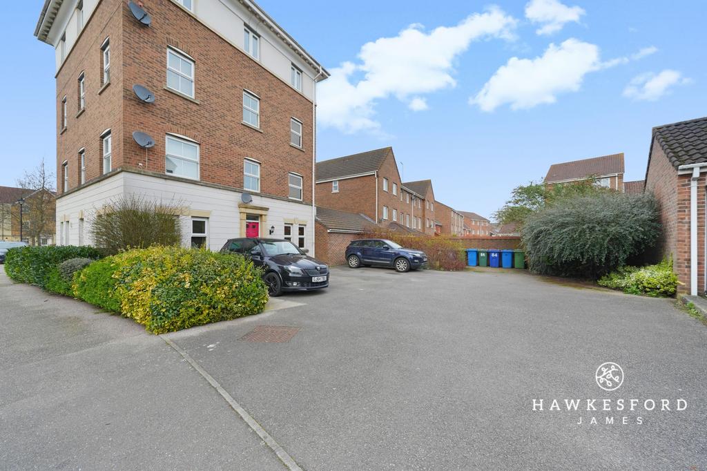 Emerald Crescent, Sittingbourne - Parking area