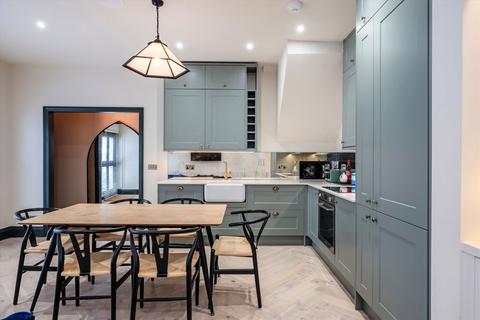 3 bedroom house to rent, Alba Place, London W11
