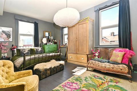 7 bedroom end of terrace house for sale, Whitley Road, Eastbourne