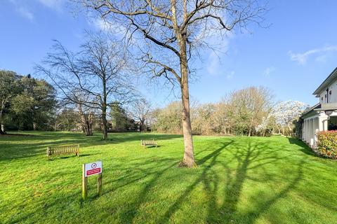 2 bedroom flat to rent, Fuller Close, Sparrows Herne Mansion, WD23