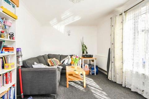 2 bedroom flat for sale, Flat 6 Highwood Court, 975 High Road, Finchley, London, N12 8QS