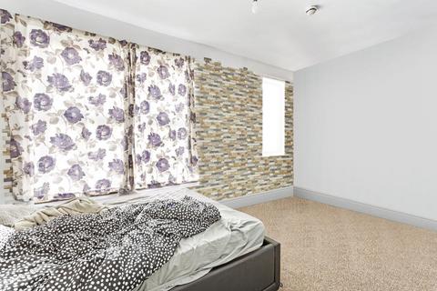 4 bedroom semi-detached house for sale, Western Avenue, Ashford, TN23