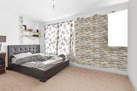 4 bedroom semi-detached house for sale, Western Avenue, Ashford, TN23