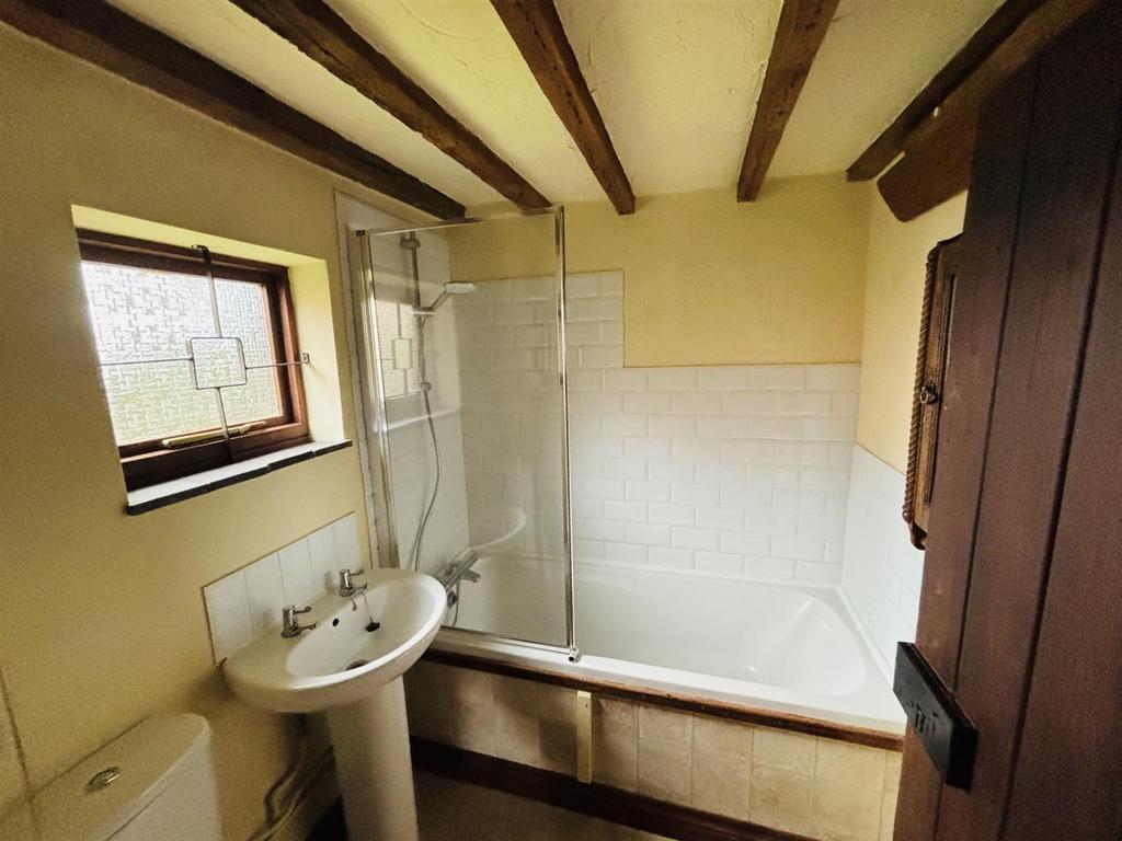 Bathroom HB.jpg