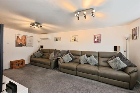 4 bedroom end of terrace house for sale, Rodney Crescent, Hoddesdon