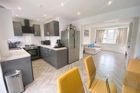 3 bedroom semi-detached house to rent, Ormesby Drive, Potters Bar EN6
