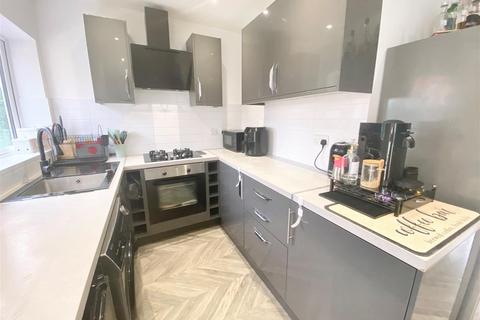 3 bedroom semi-detached house to rent, Ormesby Drive, Potters Bar EN6