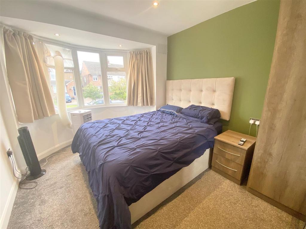 Bedroom 1.jpg