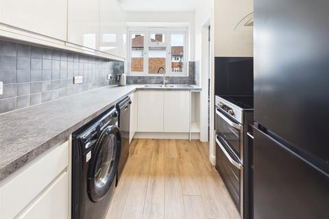 2 bedroom apartment to rent, Carpenters Court, Hampton Road, Twickenham