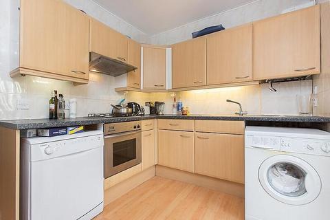 2 bedroom apartment to rent, Balham High Road, London SW17