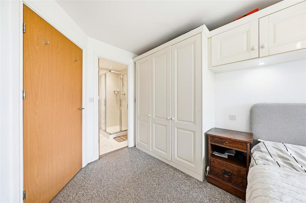 Bedroom1/en-suite